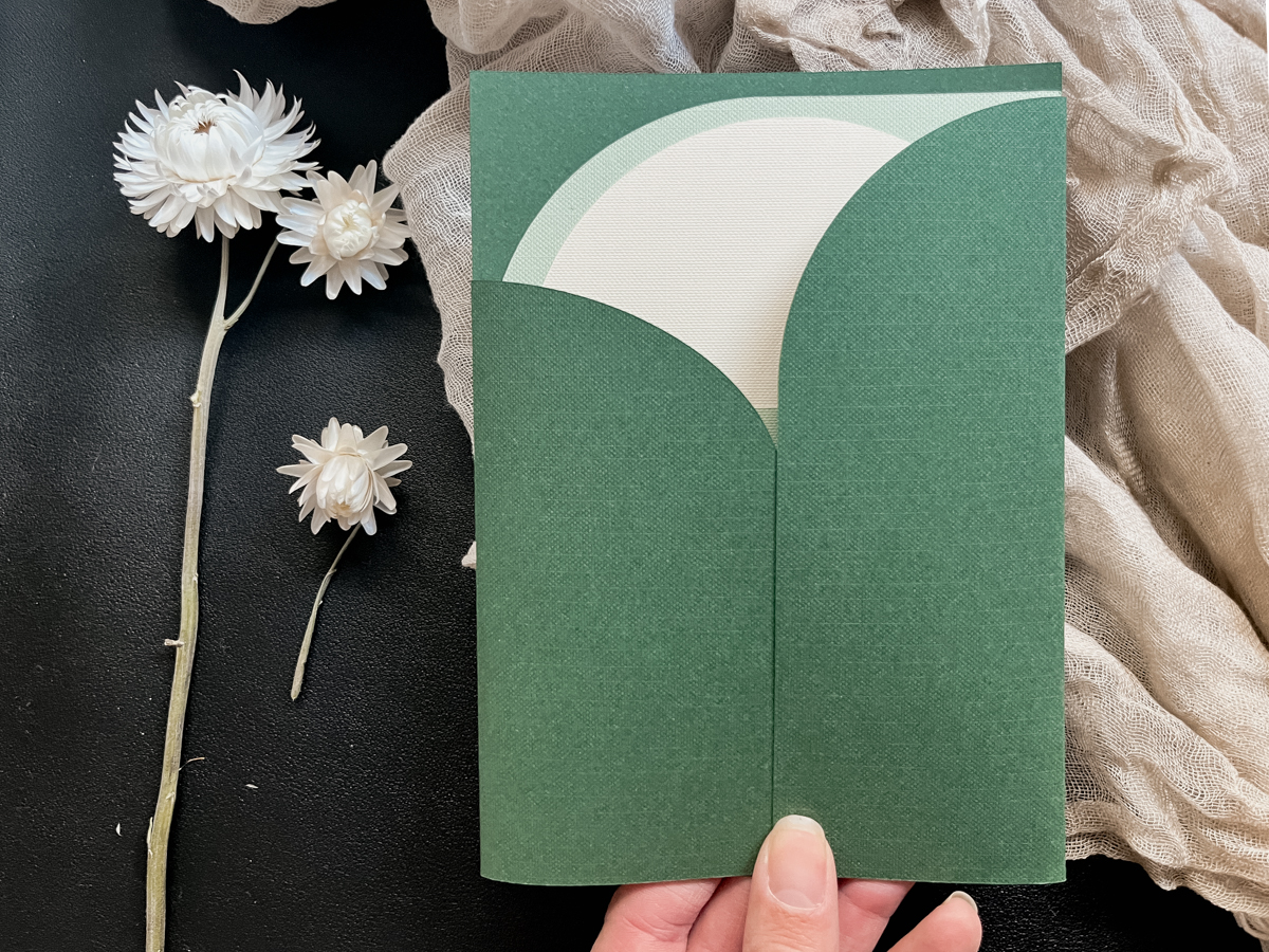 Download the free SVG template to make your own trifold pocket invitations using your Cricut.